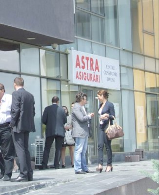 Porsche România anunţă că nu mai primeşte clienţi asiguraţi la Astra